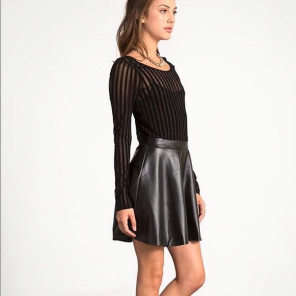 Súper cute flare leather look mini dress 💝 - Picture 4 of 7